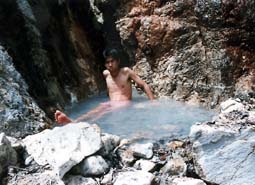 �ʐ^�F�ꉺ�̓�